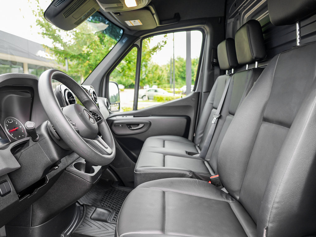 Used 2022 Mercedes-Benz Sprinter 2500 image 14