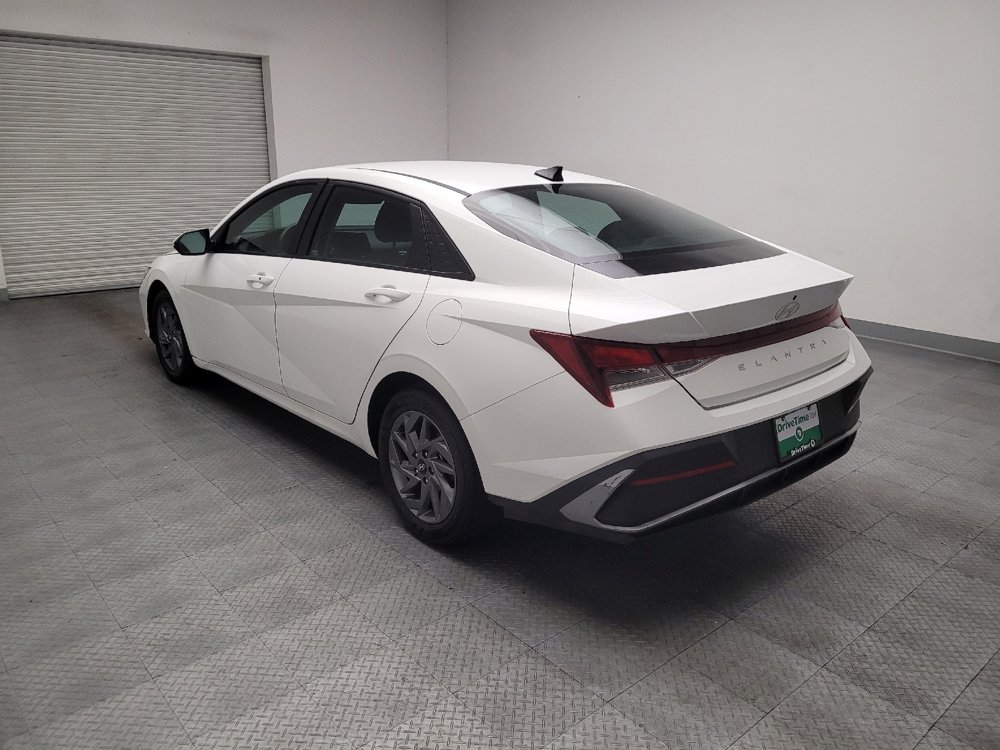 Used 2024 Hyundai Elantra SEL FWD image 5