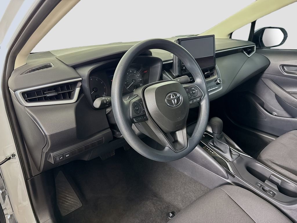 Used 2025 Toyota Corolla LE FWD image 9
