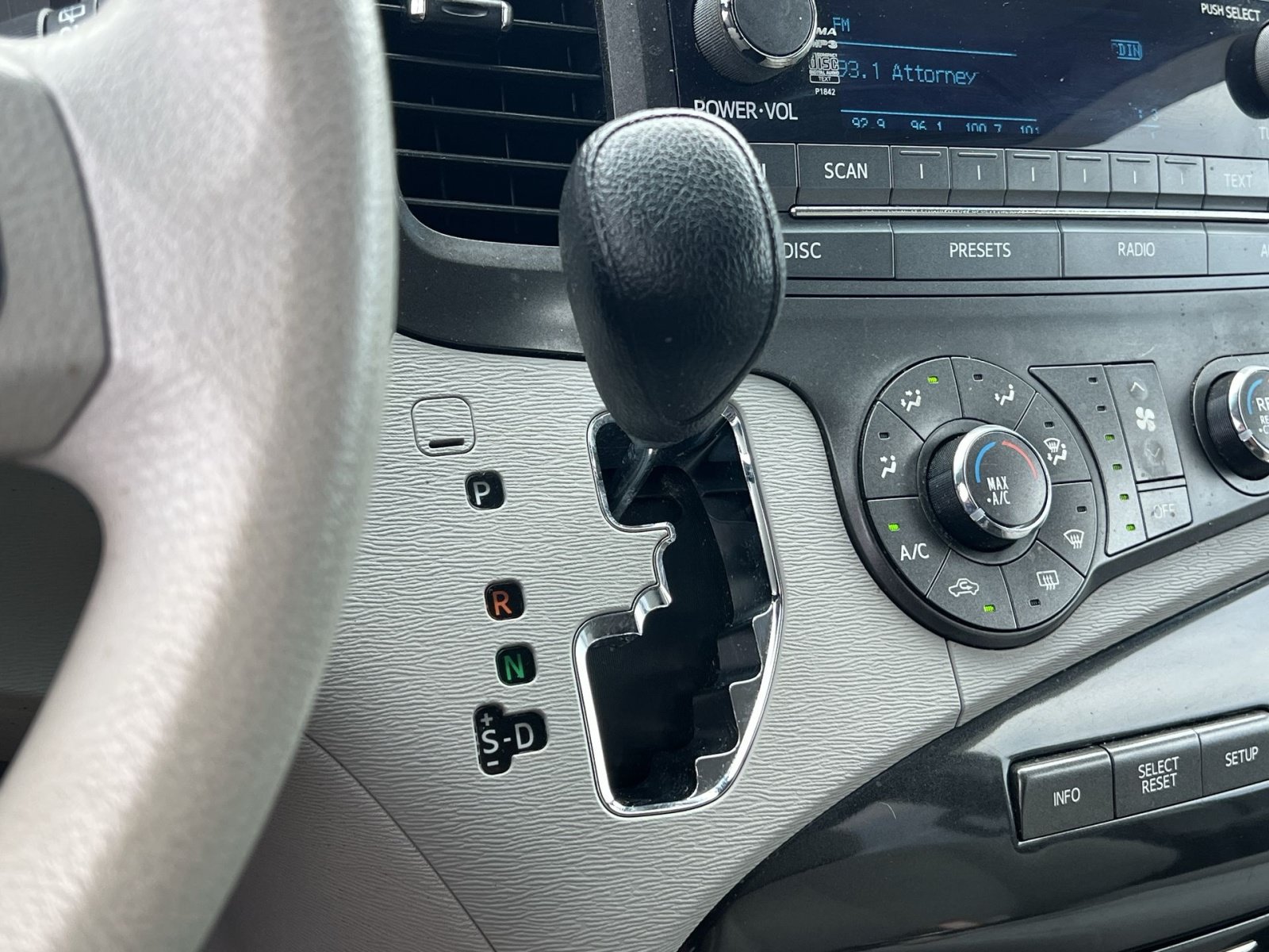 Used 2012 Toyota Sienna LE FWD image 21