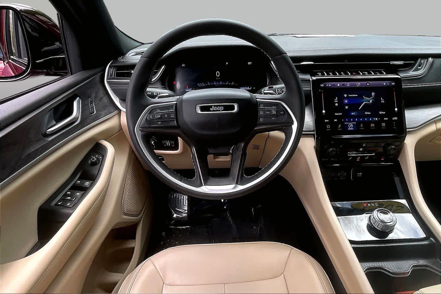 Used 2024 Jeep Grand Cherokee Limited w/ Black Appearance Package RWD image 6