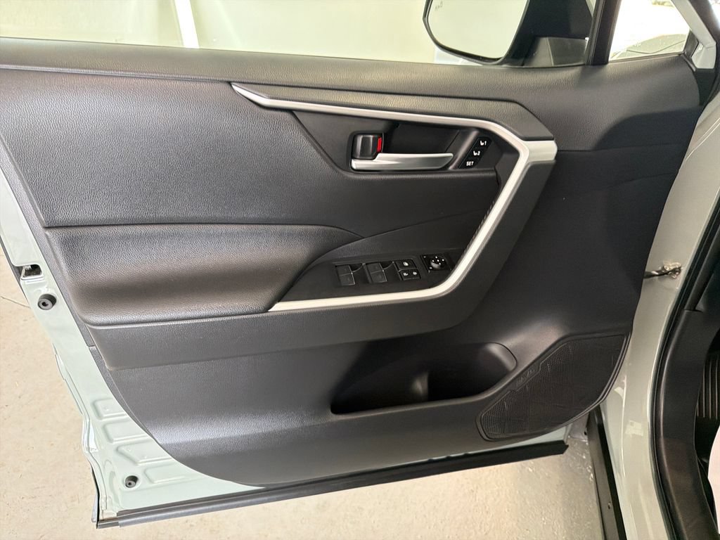 Used 2022 Toyota RAV4 XLE Premium AWD/4WD image 12