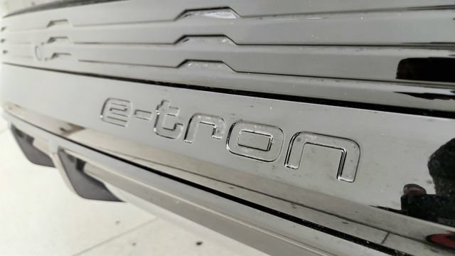 Used 2024 Audi Q8 e-tron Prestige AWD/4WD image 37