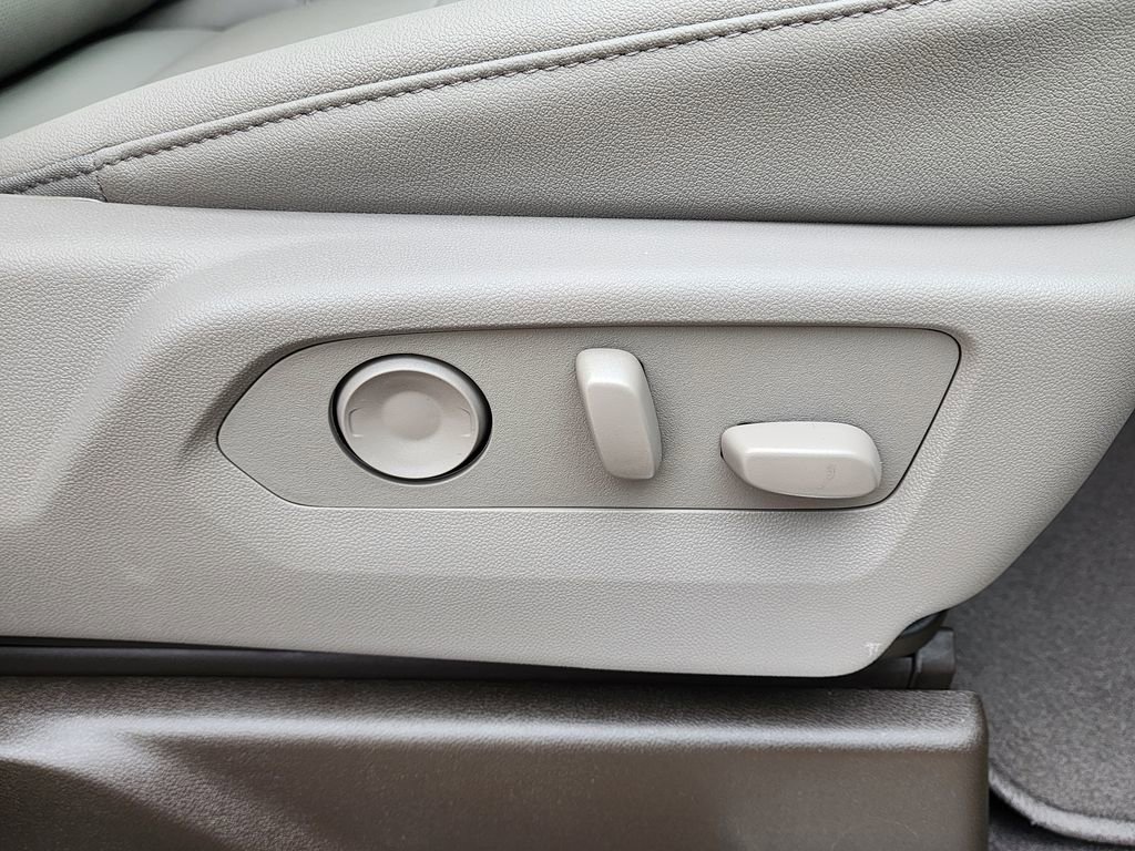 New 2026 GMC Sierra 1500 SLT image 39