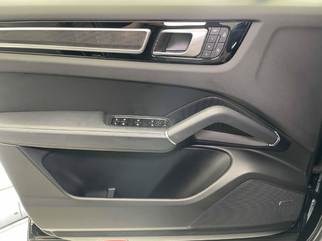 Certified 2023 Porsche Cayenne S Platinum AWD/4WD image 35