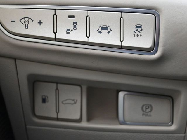 Used 2018 Genesis G90 3.3T Premium RWD image 30