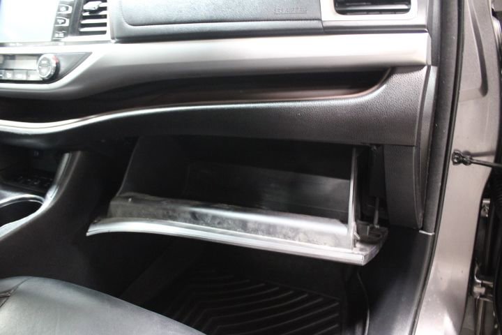 Used 2015 Toyota Highlander XLE image 28