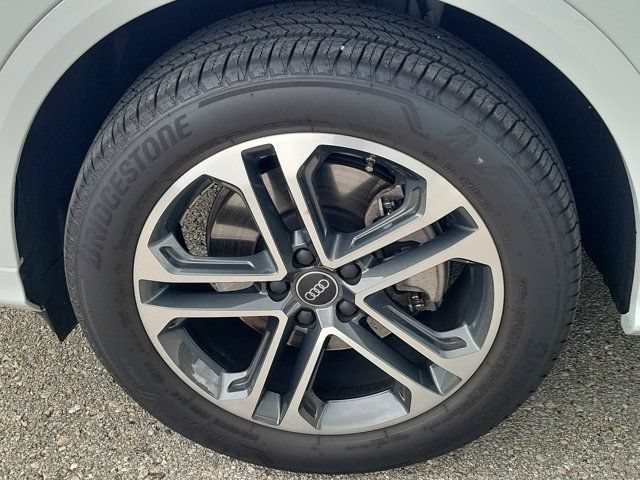 Certified 2025 Audi Q5 Premium Plus w/ Premium Plus AWD/4WD image 9