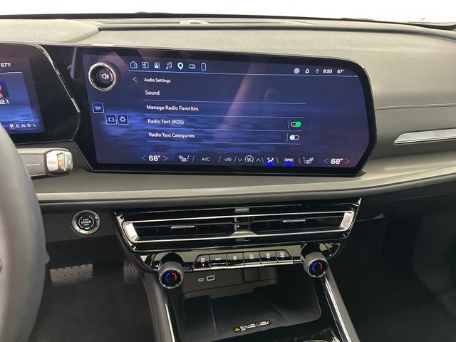 Used 2025 Chevrolet Traverse LT w/ Sun and Wheel Package image 21