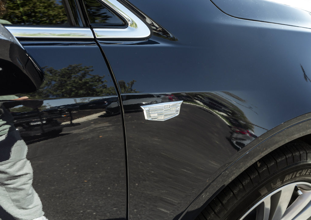 Used 2024 Cadillac XT5 Premium Luxury w/ LPO, Floor Liner Package AWD/4WD image 4