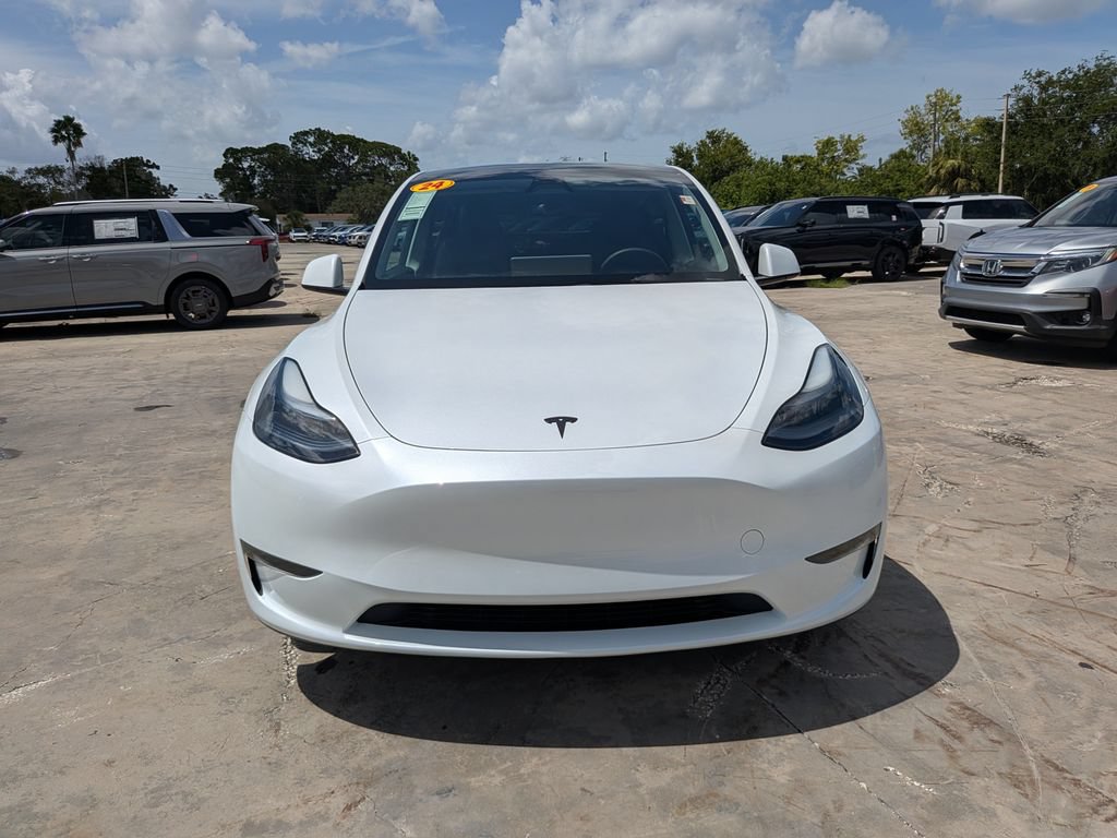 Used 2024 Tesla Model Y Long Range AWD/4WD image 3
