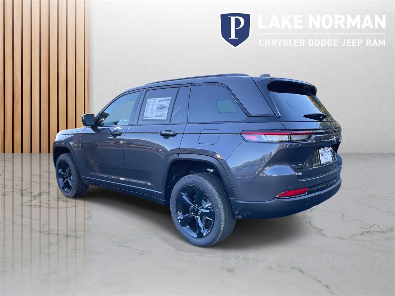 New 2025 Jeep Grand Cherokee Altitude image 7