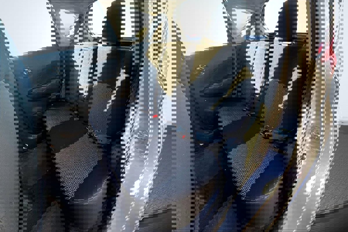 Used 2015 Nissan Versa Note SV w/ SV Convenience Package image 26