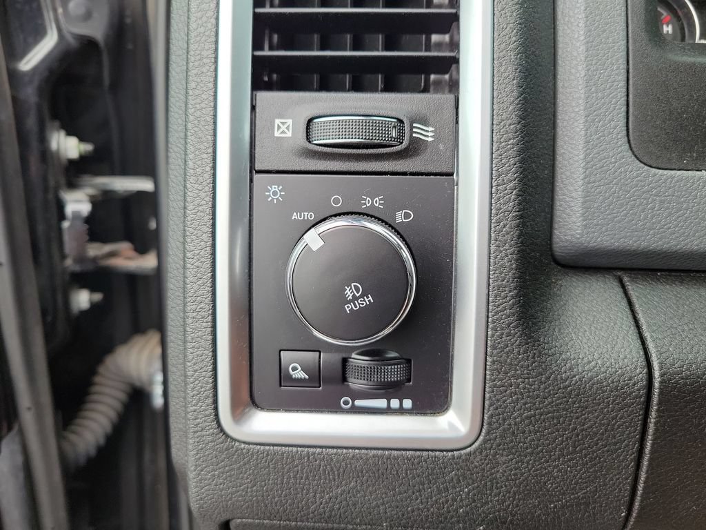 Used 2019 RAM 1500 Big Horn AWD/4WD image 16