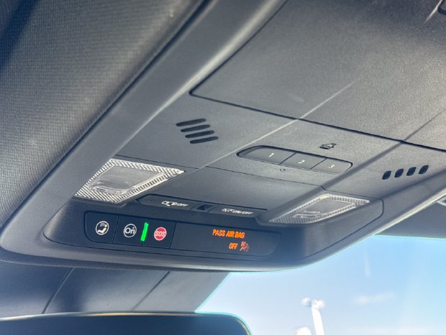 Used 2025 Cadillac XT4 Premium Luxury FWD image 31