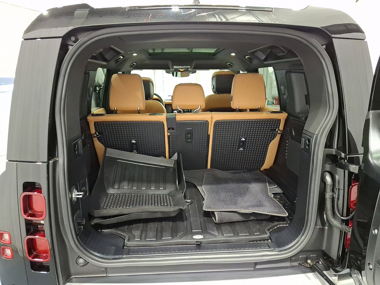 Certified 2024 Land Rover Defender 110 S image 29