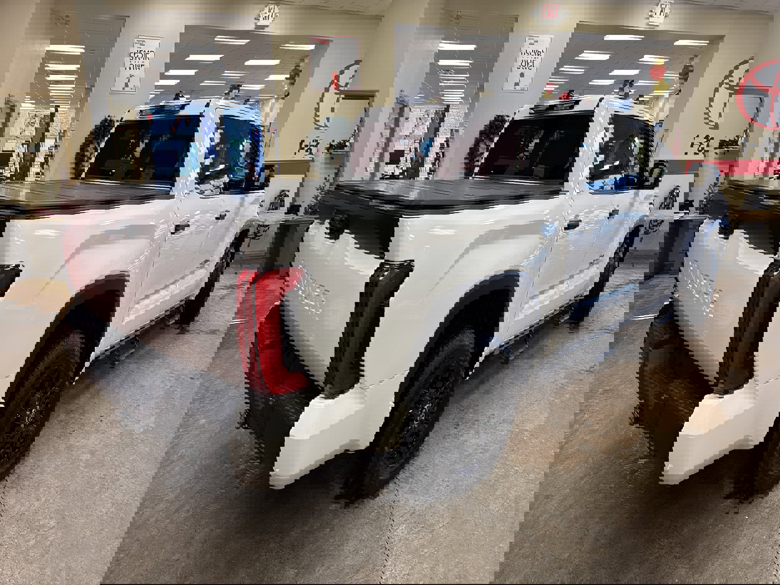 Used 2022 Toyota Tundra SR5 image 10