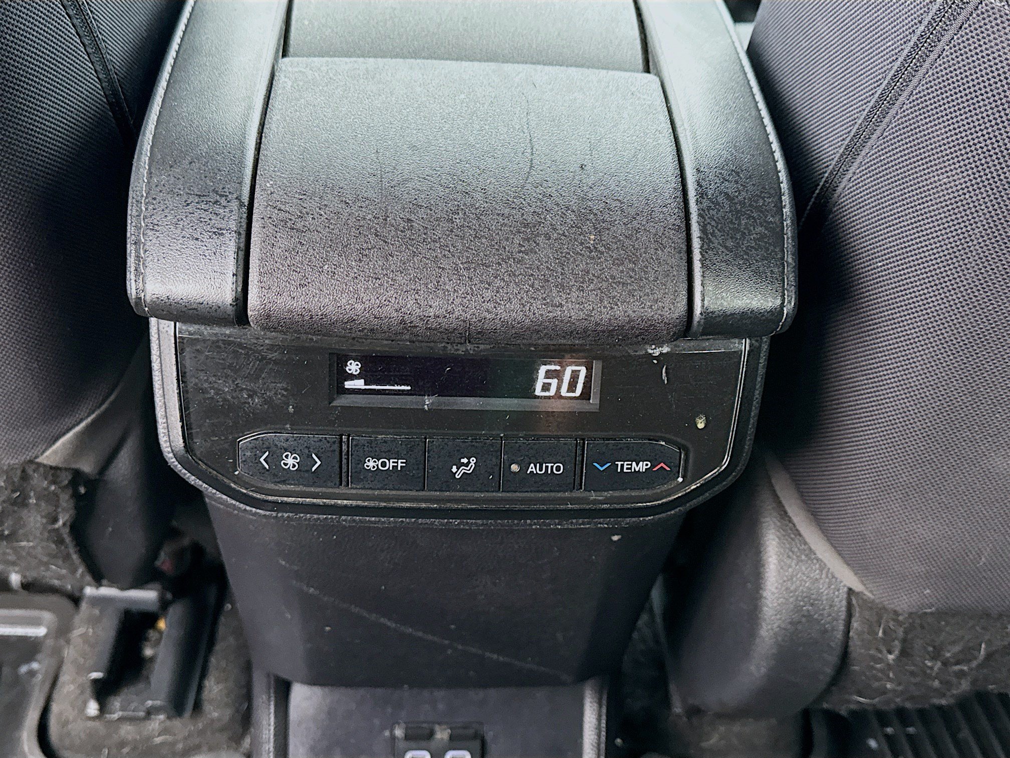 Used 2023 Toyota Highlander LE FWD image 16