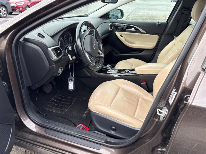 Used 2017 INFINITI QX30 w/ Cargo Package FWD image 6