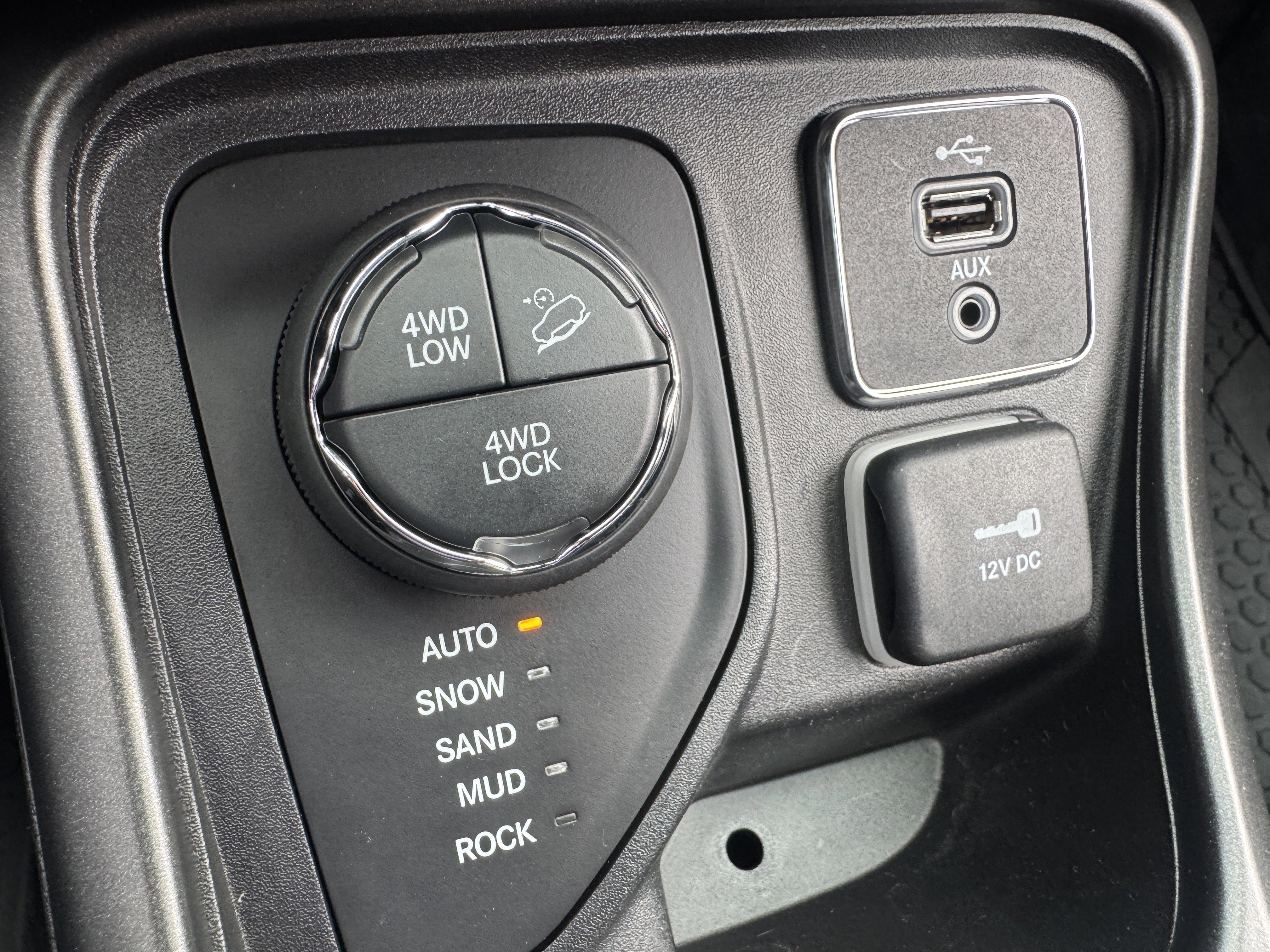 Used 2018 Jeep Compass Trailhawk w/ Leather Interior Group AWD/4WD image 35