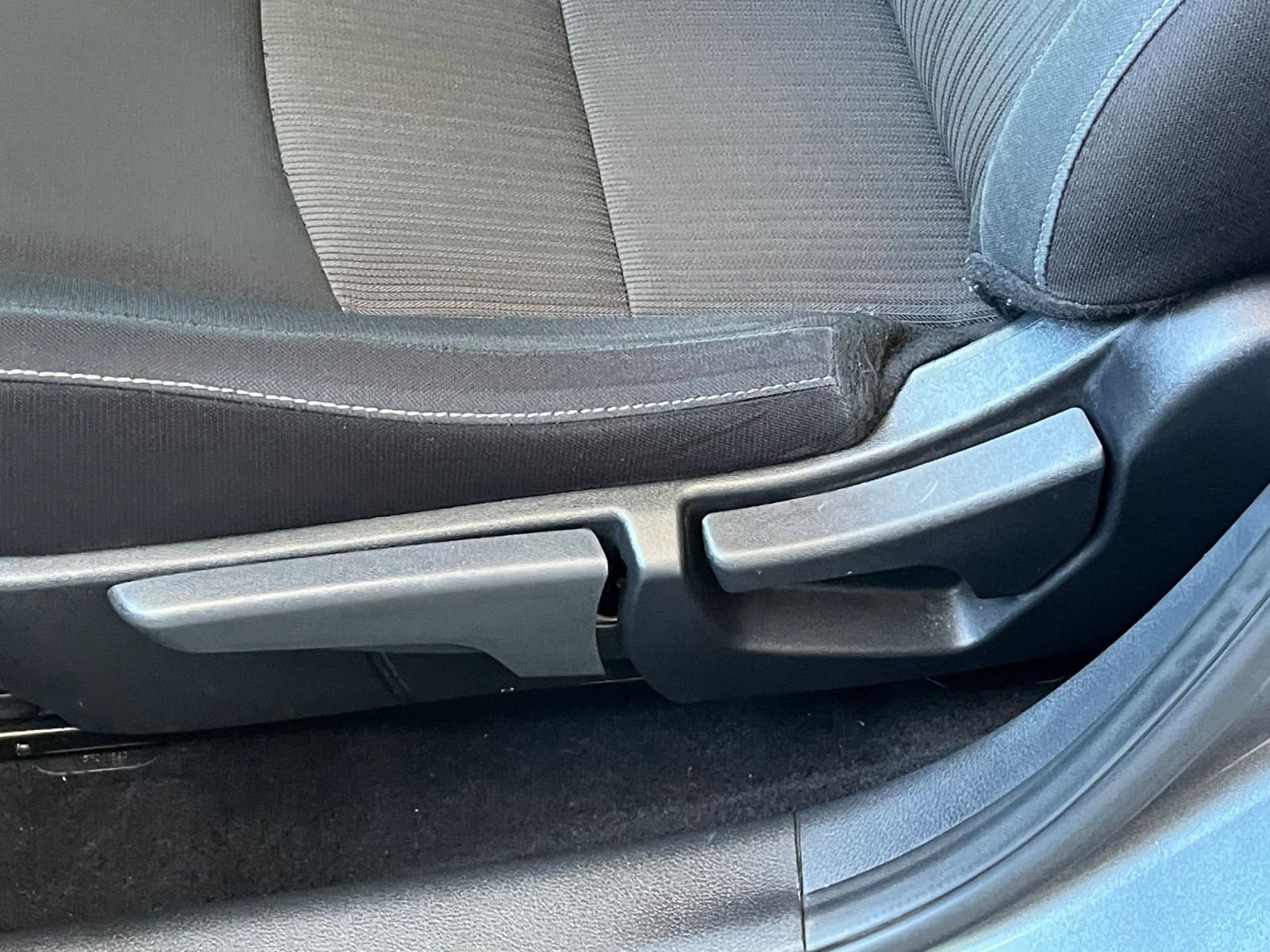 Used 2025 Nissan Sentra SV FWD image 22