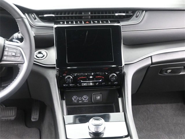 Used 2024 Jeep Grand Cherokee L Altitude image 27