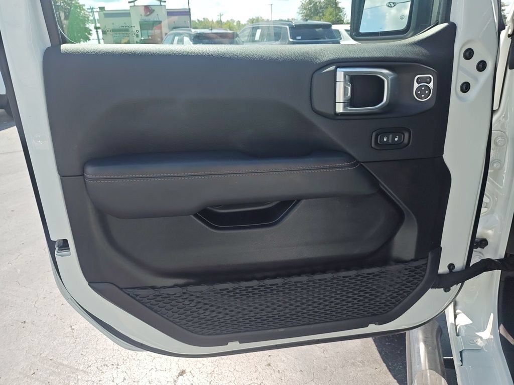 Used 2023 Jeep Gladiator Mojave w/ LED Lighting Group AWD/4WD image 12