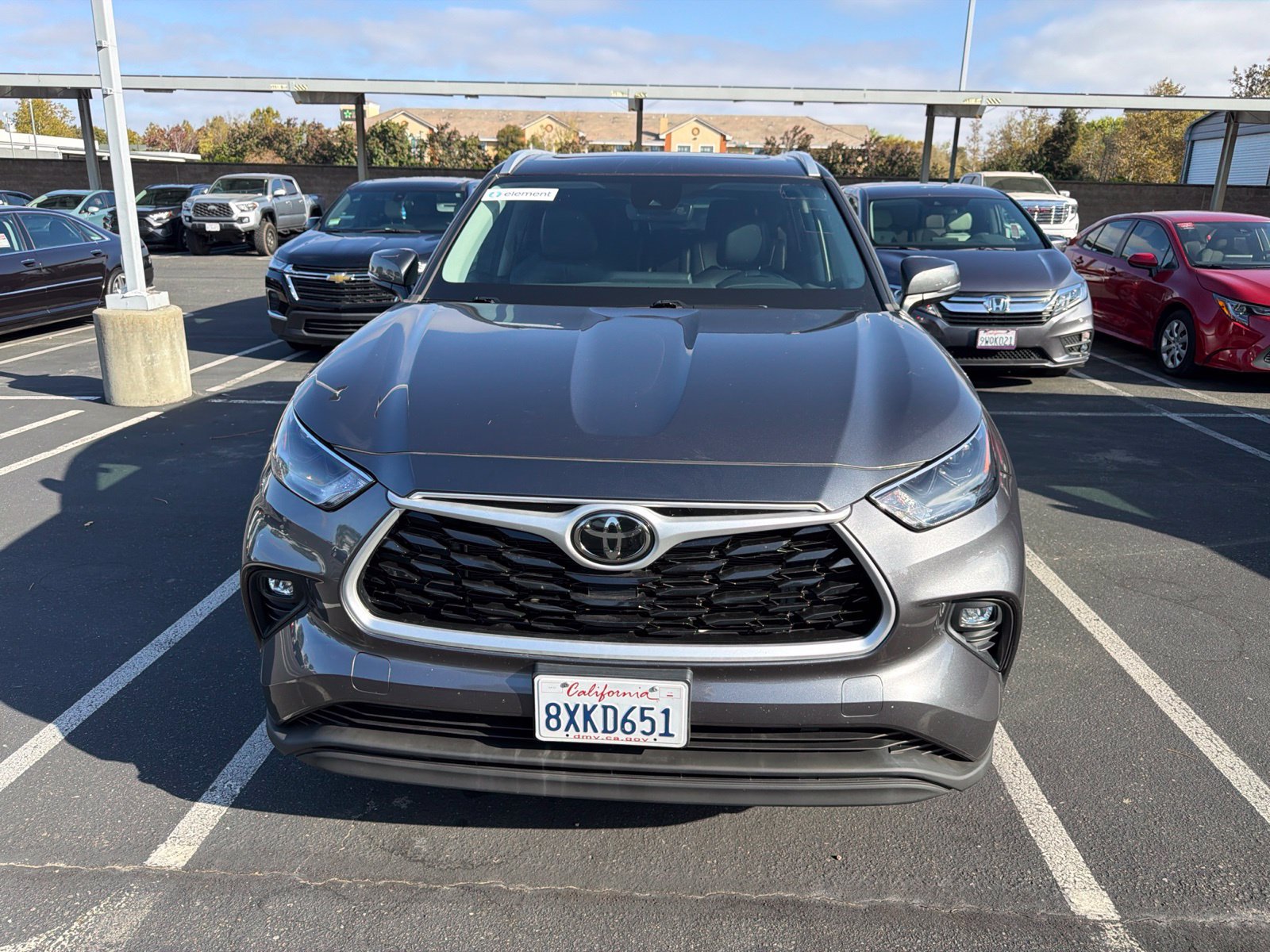 Used 2022 Toyota Highlander XLE AWD/4WD image 2