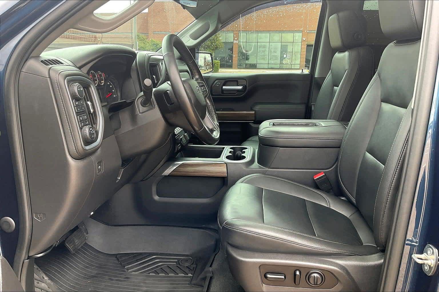 Used 2021 Chevrolet Silverado 1500 LT Trail Boss w/ Convenience Package II AWD/4WD image 2
