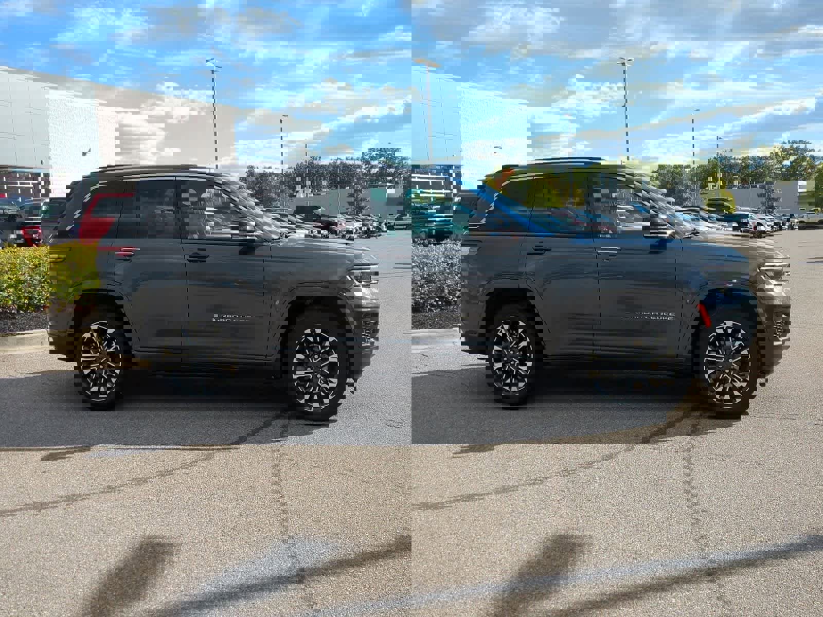 Used 2022 Jeep Grand Cherokee Overland image 9