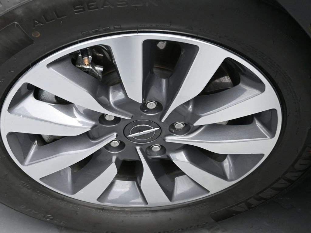 Certified 2024 Chrysler Pacifica Select image 18