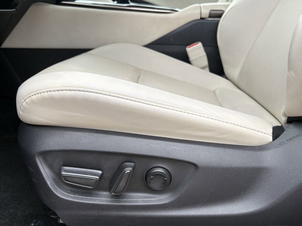 Used 2024 Toyota Crown Limited image 13
