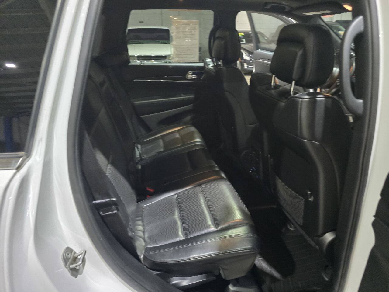 Used 2018 Jeep Grand Cherokee Overland AWD/4WD image 33