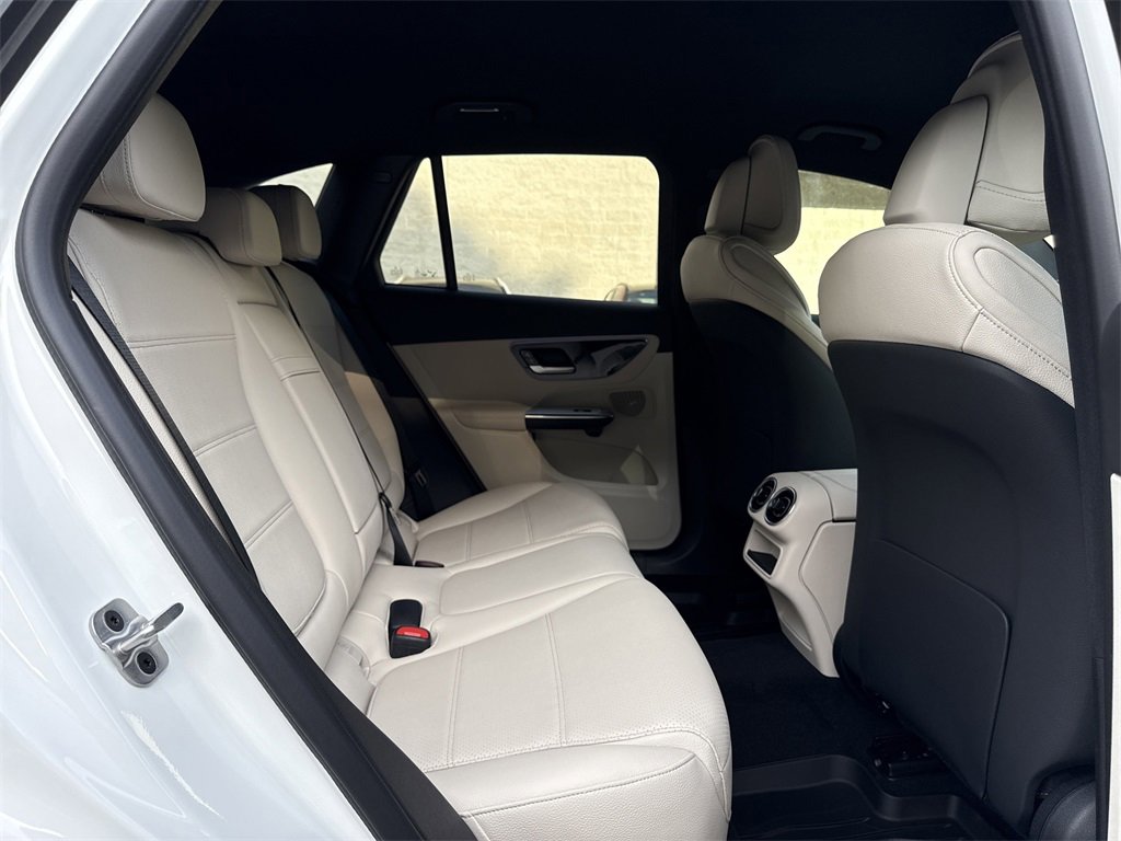 New 2025 Mercedes-Benz GLC 350e 4MATIC image 17