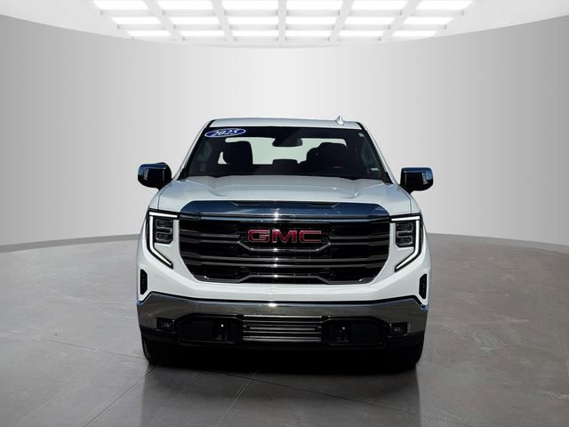 Used 2025 GMC Sierra 1500 SLT image 2