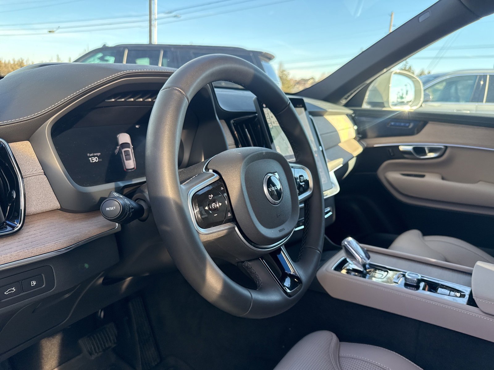 Used 2025 Volvo XC90 T8 Ultra w/ Protection Package Premier image 19