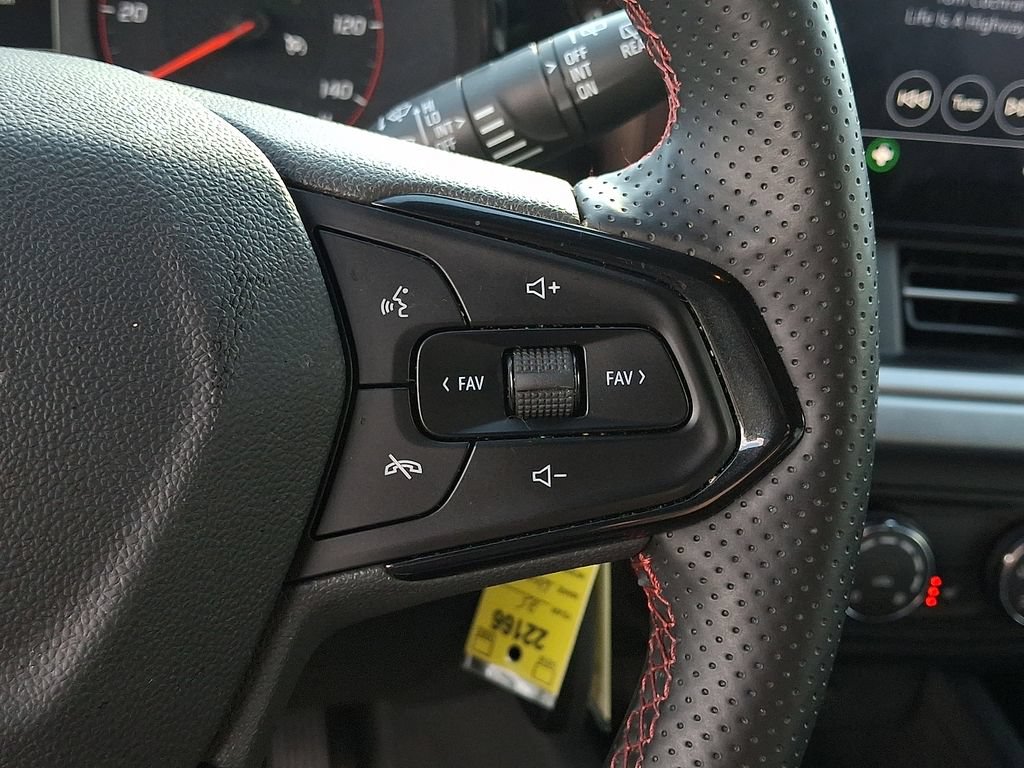 Used 2025 Chevrolet Trax RS w/ Driver Confidence Package FWD image 21