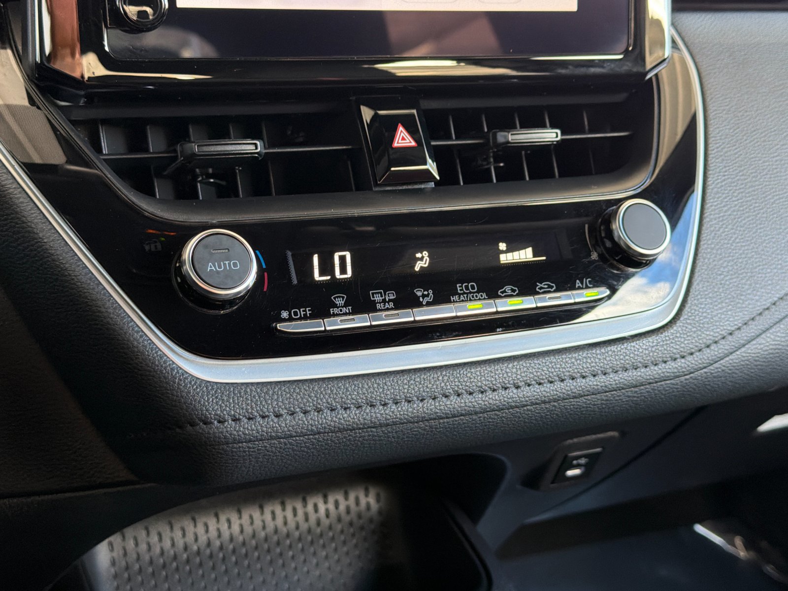 Used 2025 Toyota Corolla SE FWD image 17
