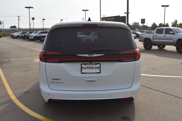 New 2026 Chrysler Pacifica Select image 6