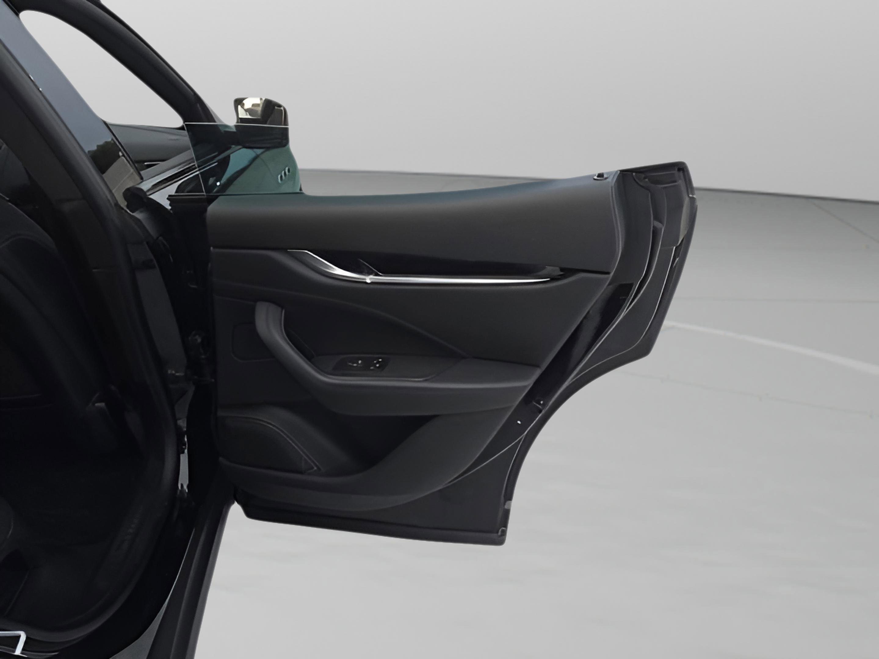 Used 2018 Maserati Levante image 24