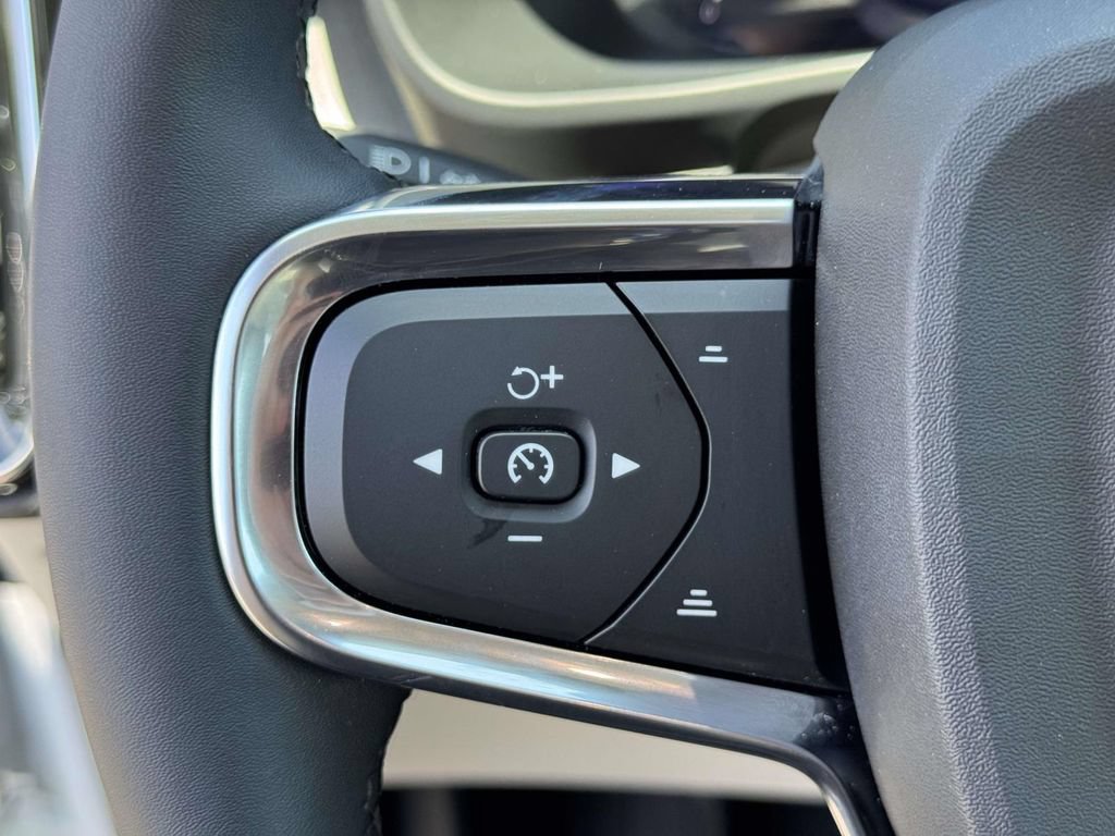 Certified 2024 Volvo XC40 B5 Plus w/ Protection Package Premier AWD/4WD image 23