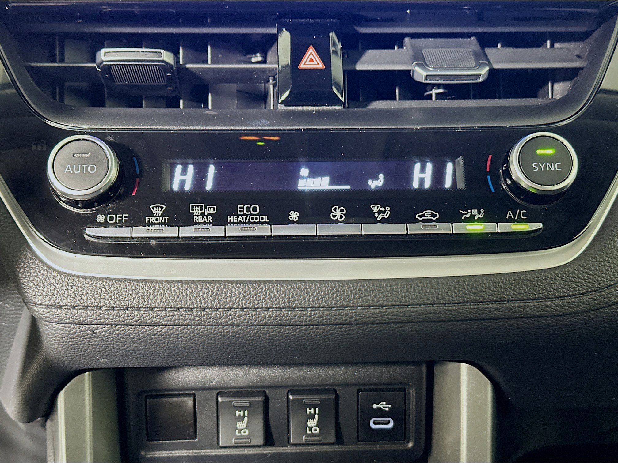 Used 2023 Toyota Corolla Cross XLE w/ Convenience Package image 23