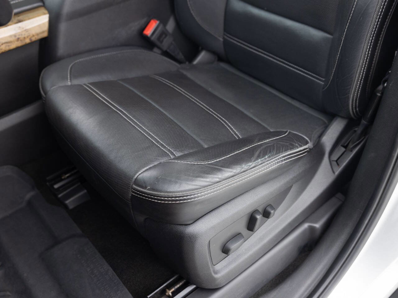 Used 2016 GMC Yukon XL Denali w/ Open Road Package image 21