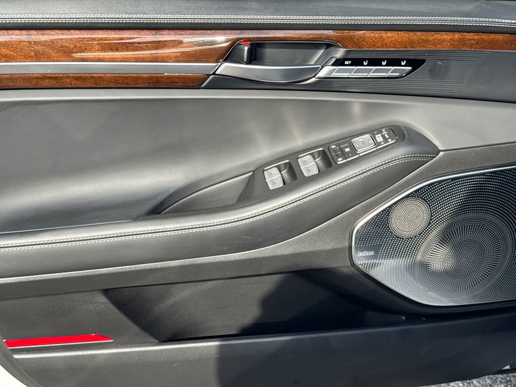 Used 2019 Genesis G90 3.3T Premium RWD image 10