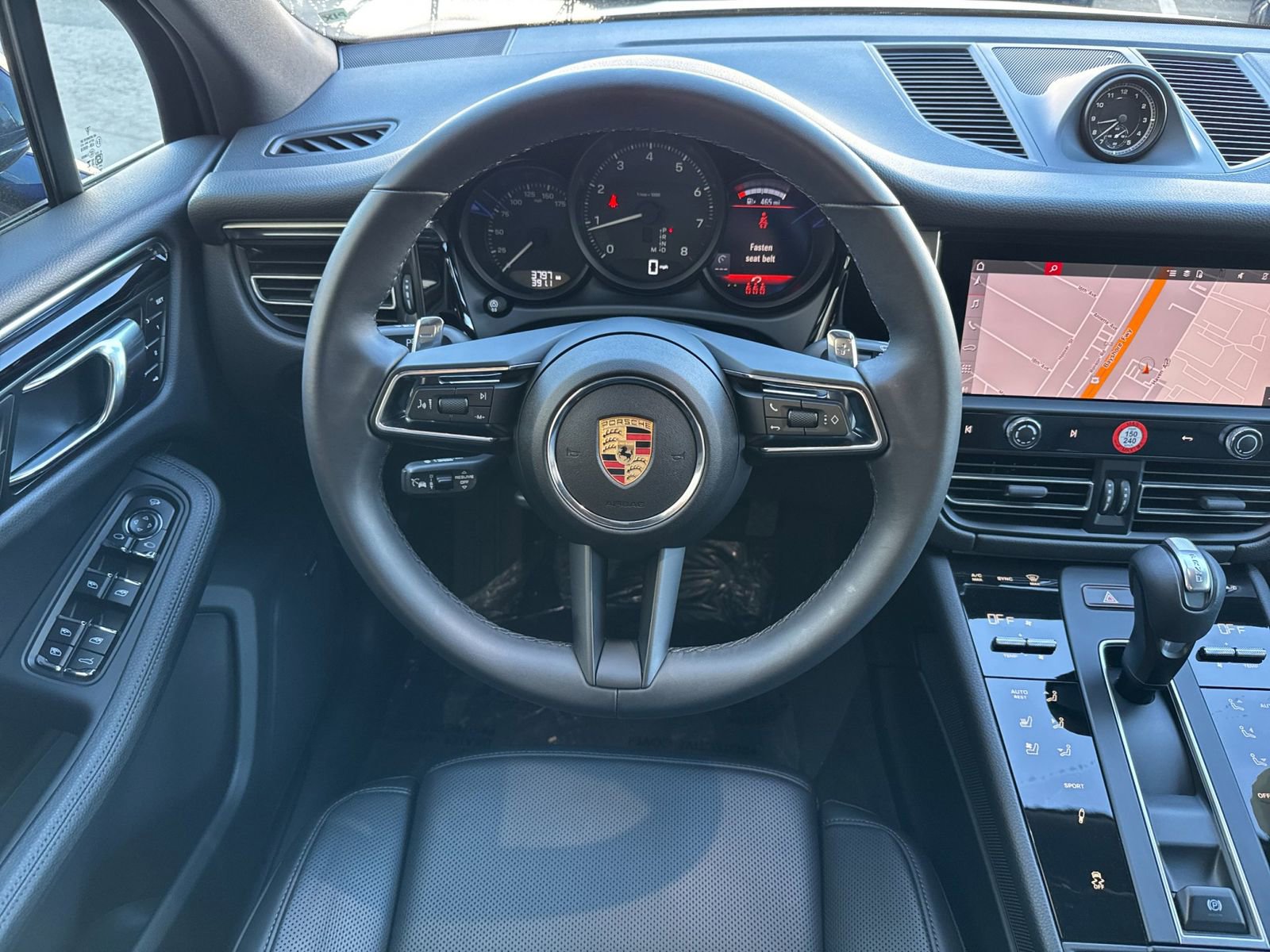Certified 2025 Porsche Macan image 11