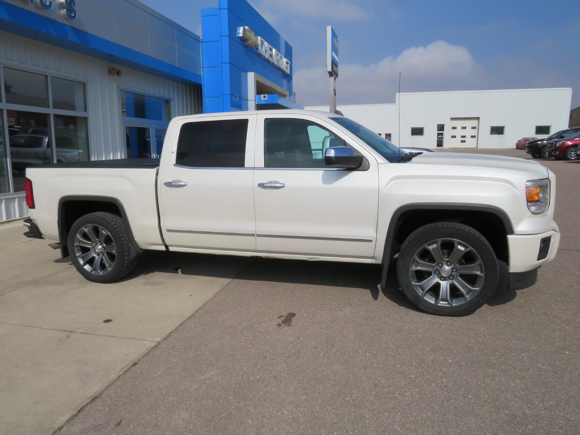 Used 2015 GMC Sierra 1500 SLT w/ All-Terrain Package AWD/4WD image 11