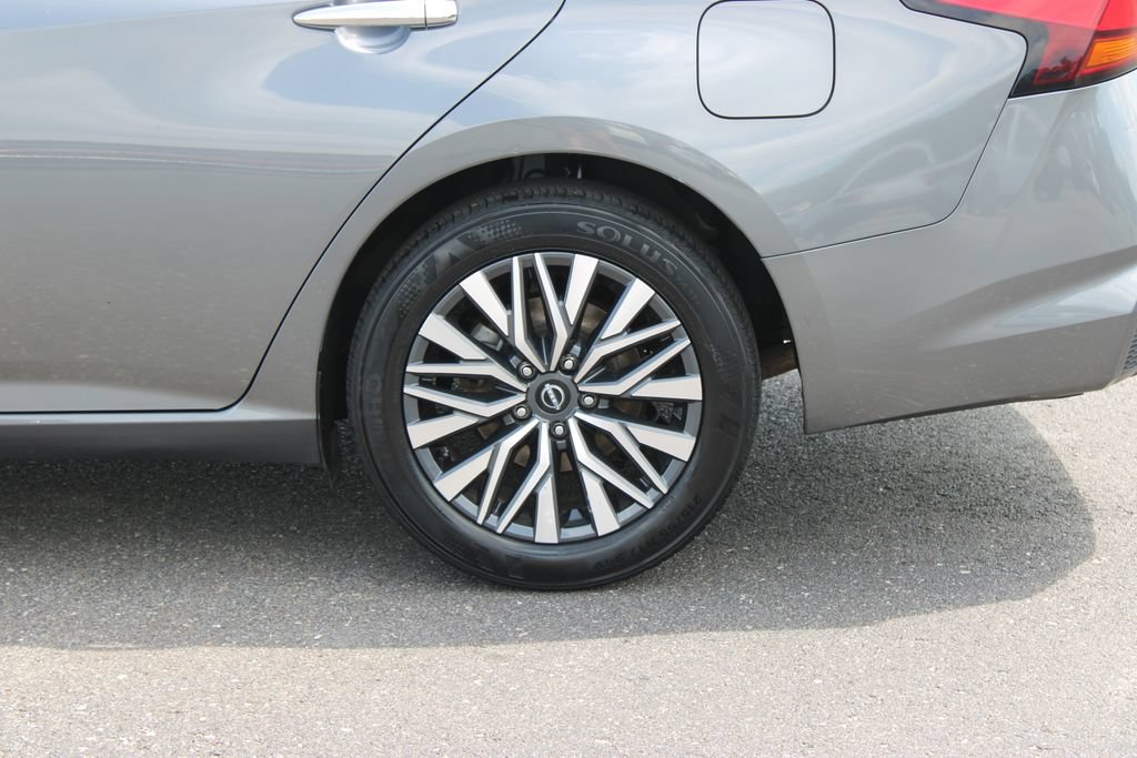 Used 2024 Nissan Altima 2.5 SV FWD image 18
