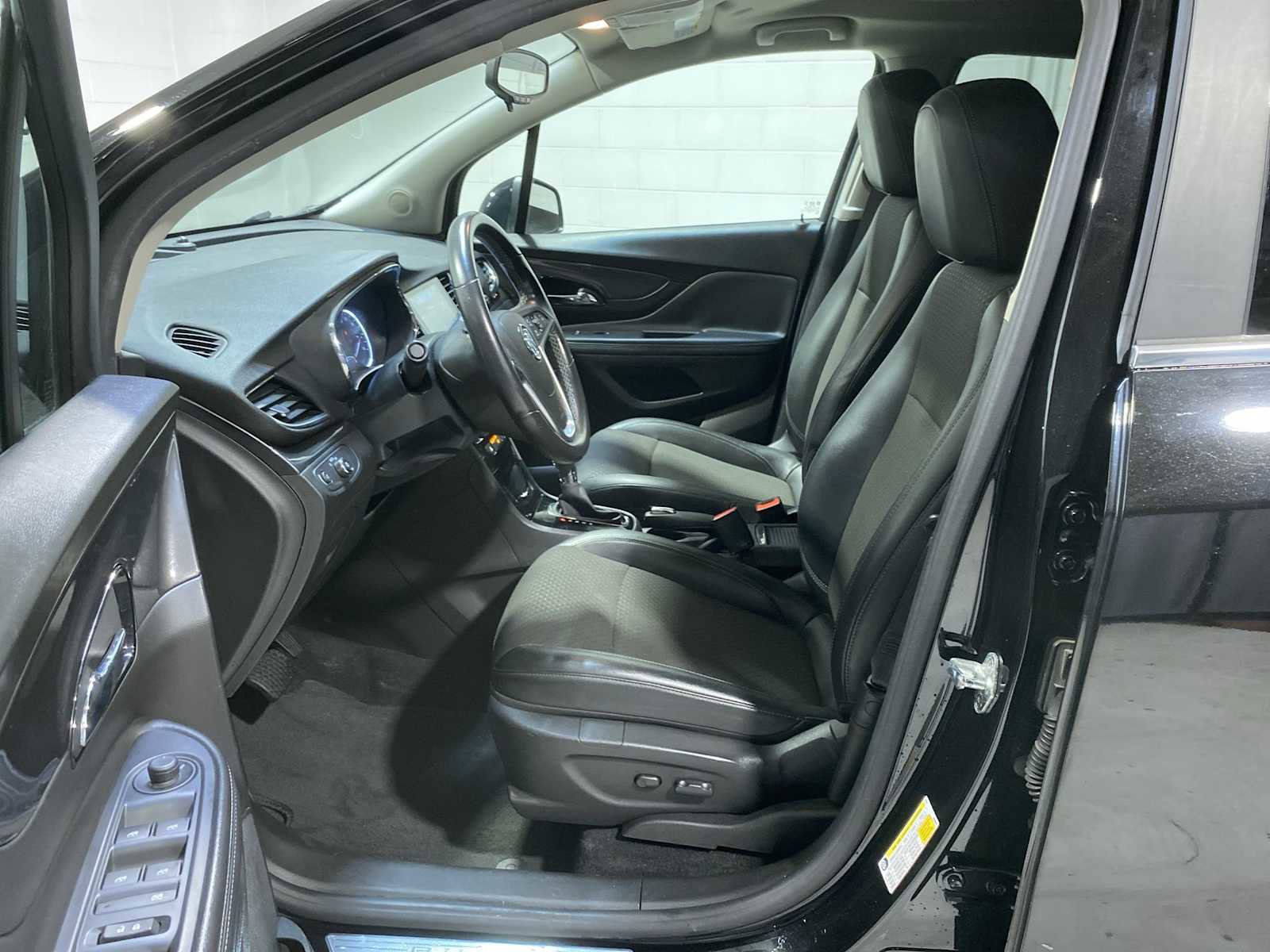 Used 2019 Buick Encore Preferred image 2