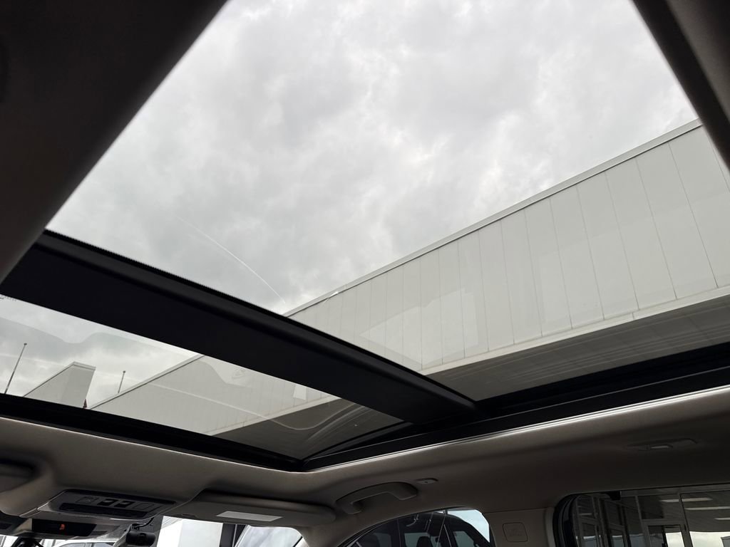 Used 2023 Nissan Rogue SL w/ SL Premium Package image 12