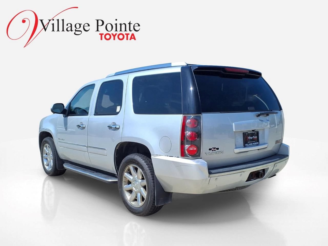 Used 2013 GMC Yukon Denali AWD/4WD image 3